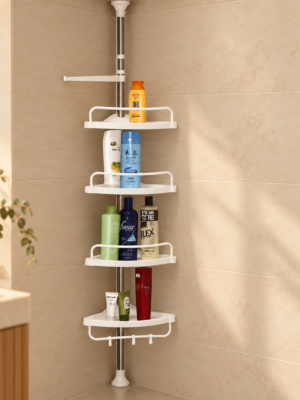 Estante esquinero de ducha con cuatro canastillas en baño cálido y minimalista